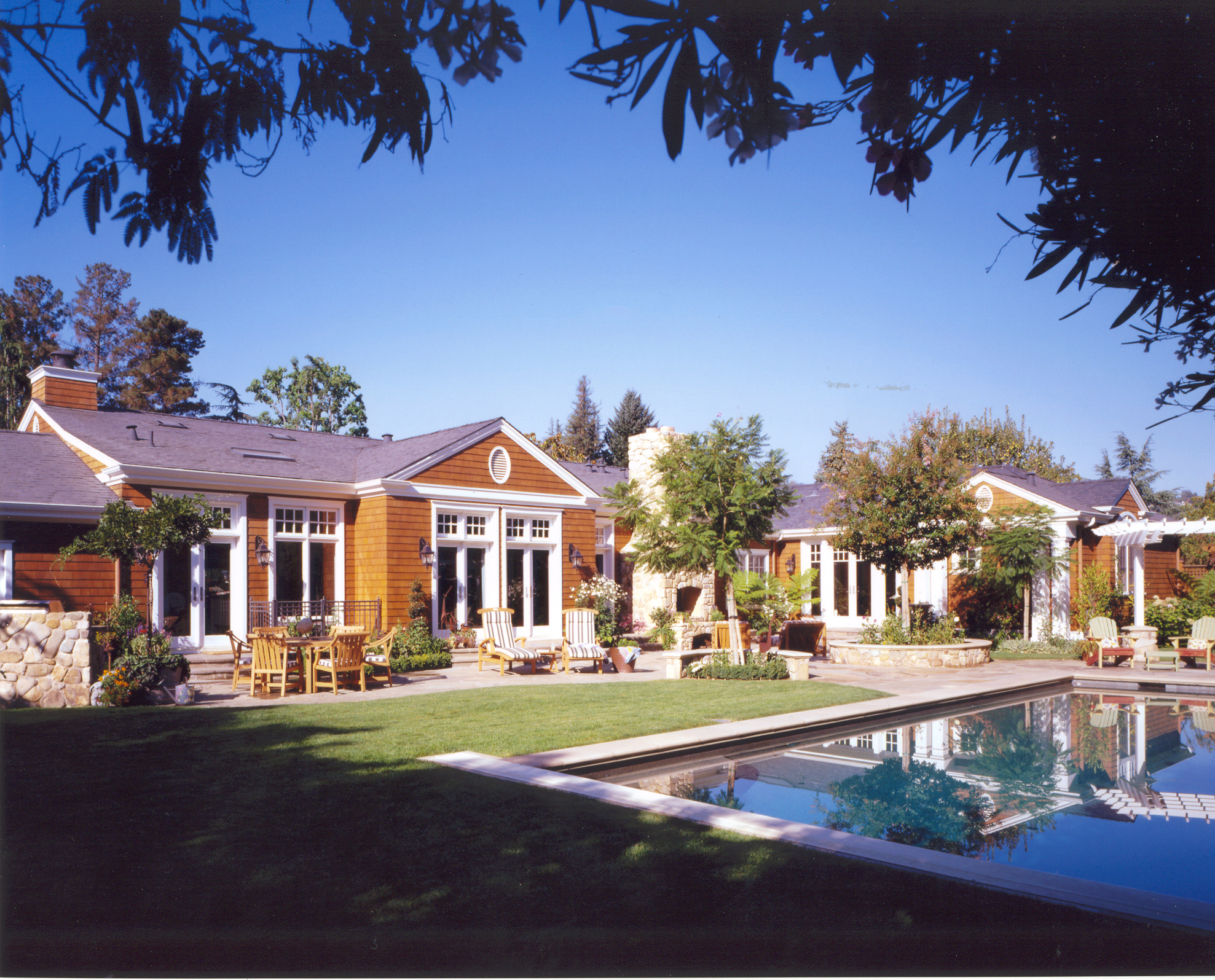 saratoga shingle house yard